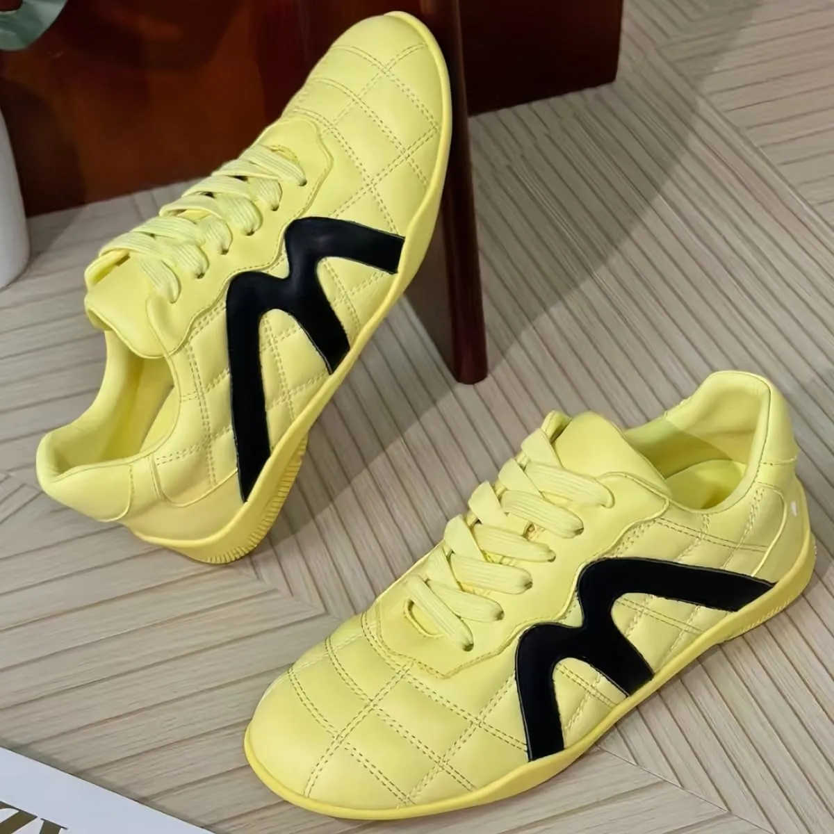 Fashionable and Flexible Women's Flap Style Genuine Full Leather Lace up Running Sneakers Closed Toe German Army Trainer Shoes for Women Low Heels Lightweight Sporty 2025 New